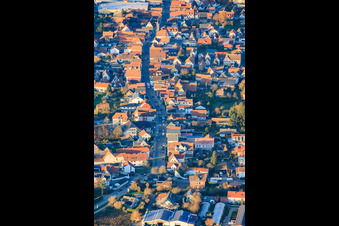 Photographie aérienne de Rue principale depuis le sud à Offenbach an der Queich dans le département Rhénanie-Palatinat, Allemagne