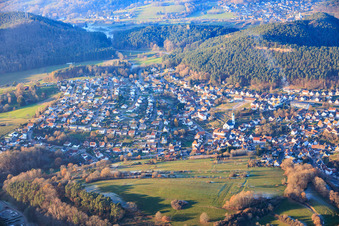 Photographie aérienne de Du sud-ouest à Busenberg dans le département Rhénanie-Palatinat, Allemagne