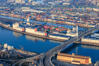 Vue aérienne de Promontoire entre le Rhin et Mühlauhafen sous le pont Kurt-Schuhmacher à le quartier Innenstadt in Mannheim dans le département Bade-Wurtemberg, Allemagne