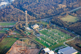 Vue aérienne de Sous-station de Pfalzwerke Netz AG à Mutterstadt dans le département Rhénanie-Palatinat, Allemagne
