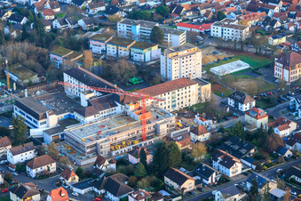 Vue aérienne de Chantier pour l'agrandissement de l'hôpital Asklepios Südpfalzkliniken à Kandel dans le département Rhénanie-Palatinat, Allemagne