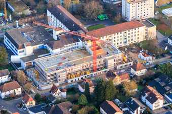 Photographie aérienne de Chantier pour l'agrandissement de l'hôpital Asklepios Südpfalzkliniken à Kandel dans le département Rhénanie-Palatinat, Allemagne
