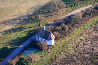 Vue aérienne de Chapelle des Pauvres Âmes à Wörth am Rhein dans le département Rhénanie-Palatinat, Allemagne