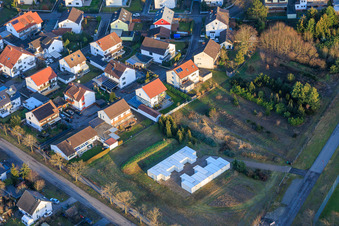 Vue aérienne de Lessingstrasse et dépôt de conteneurs sur Kandeler Strasse à Rheinzabern dans le département Rhénanie-Palatinat, Allemagne
