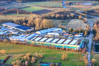 Bâtiment neuf presque achevé du parc logistique par HANSAINVEST et DFI-Real-Estate Kandel pour FRISCHEPLATTFORM SÜDWEST de Gemüsering Stuttgart GmbH à le quartier Minderslachen in Kandel dans le département Rhénanie-Palatinat, Allemagne d'en haut