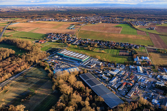 Vue d'oiseau de Bâtiment neuf presque achevé du parc logistique par HANSAINVEST et DFI-Real-Estate Kandel pour FRISCHEPLATTFORM SÜDWEST de Gemüsering Stuttgart GmbH à le quartier Minderslachen in Kandel dans le département Rhénanie-Palatinat, Allemagne