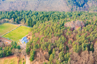 Vue aérienne de Bundenthal dans le département Rhénanie-Palatinat, Allemagne