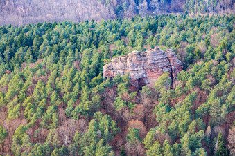 Vue aérienne de Bundenthal dans le département Rhénanie-Palatinat, Allemagne
