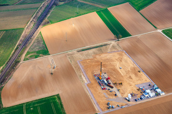 Plateforme de forage du deuxième site de forage profond de Vulcan Energy, situé entre Rohrbach et Insheim, pour la production d'énergie géothermique et de lithium. à Rohrbach dans le département Rhénanie-Palatinat, Allemagne
