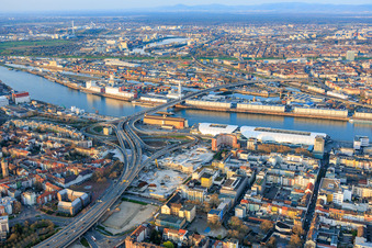 De l'ouest à le quartier Mitte in Ludwigshafen am Rhein dans le département Rhénanie-Palatinat, Allemagne