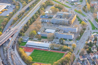 Theodor-Heuss-Gymnasium et Anne-Frank-Realschule plus à le quartier West in Ludwigshafen am Rhein dans le département Rhénanie-Palatinat, Allemagne