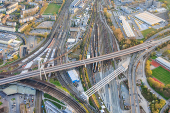 Gare principale et gare de triage depuis le nord à le quartier Süd in Ludwigshafen am Rhein dans le département Rhénanie-Palatinat, Allemagne