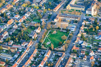 Parc Volkspark à le quartier Gartenstadt in Ludwigshafen am Rhein dans le département Rhénanie-Palatinat, Allemagne