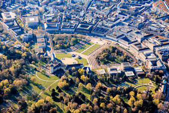 Jardins du Palais, Jardin botanique, Cour constitutionnelle fédérale, Palais et Place du Palais au Zirkel à le quartier Innenstadt-West in Karlsruhe dans le département Bade-Wurtemberg, Allemagne