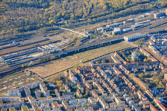 Réaménagement de la zone de Stuttgart Street en parc municipal et terminal DUSS Karlsruhe à le quartier Südstadt in Karlsruhe dans le département Bade-Wurtemberg, Allemagne
