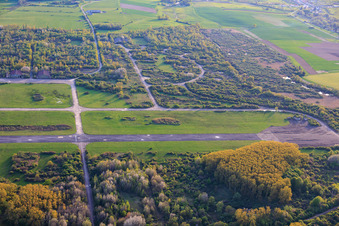 Roulage sur la piste de l'ancien aérodrome militaire de Grostenquin en provenance du nord-est à Bistroff dans le département Moselle, France