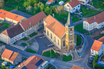 Église et hôtel de ville de Leyviller à Leyweiler dans le département Moselle, France