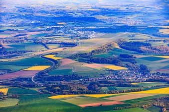 Piste de l'aéroport TRIWO Zweibrücken (EDRZ) depuis le sud à Althornbach dans le département Rhénanie-Palatinat, Allemagne