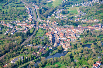 Vieux Moulin Welferding Centrale hydroélectrique sur une île de la Sarre à le quartier Welferding in Saargemünd dans le département Moselle, France