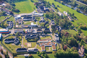 Clinique psychiatrique Chs De Sarreguemines avec Chapelle néo-gotique du CHS à le quartier Blauberg in Saargemünd dans le département Moselle, France