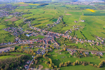 Du sud-ouest à Hundling dans le département Moselle, France