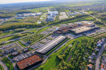 Centre commercial B'EST avec FNAC Farébersviller 3 et parc d'attractions B'Fun à Farébersviller dans le département Moselle, France