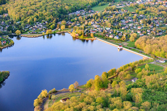 Barrage La digue de dief sur l'Étang de Diefenbach à Puttelange-aux-Lacs dans le département Moselle, France