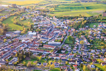 Du sud-est à Puttelange-aux-Lacs dans le département Moselle, France