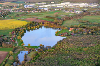 Lac Étang Saint-Hubert avec Hôtel Restaurant Saint-Hubert - Hambach Sarreguemines à Hambach dans le département Moselle, France