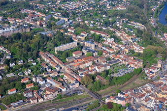 Rue du Parc et Gymnase Jean de Pange depuis le sud-est à le quartier Blauberg in Saargemünd dans le département Moselle, France