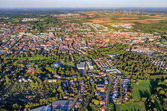 Vue de la ville depuis l'ouest à Landau in der Pfalz dans le département Rhénanie-Palatinat, Allemagne
