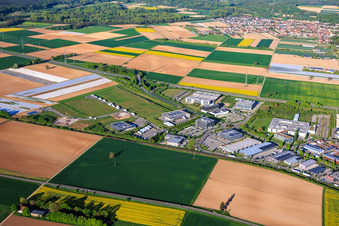 Zone industrielle de la vallée de Speyer vue de l'ouest à Rülzheim dans le département Rhénanie-Palatinat, Allemagne