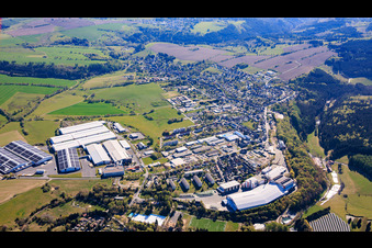 Trafic local en provenance de l'ouest avec Wiegand-Glashüttenwerke GmbH, Truck Handling Wiegand-Glas et PET-Verpackungen GmbH Allemagne à Verwaltungsgemeinschaft Großbreitenbach dans le département Thuringe, Allemagne