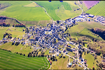 De l'ouest à le quartier Herschdorf in Verwaltungsgemeinschaft Großbreitenbach dans le département Thuringe, Allemagne