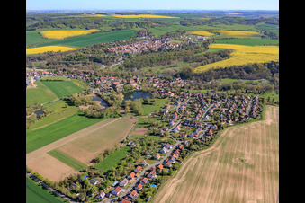 Vue de la ville depuis le sud avec l'étang du monastère à le quartier Thalbürgel in Bürgel dans le département Thuringe, Allemagne