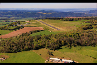 Piste de l'aéroport de Jena - Schöngleina depuis le nord-est à Schöngleina dans le département Thuringe, Allemagne