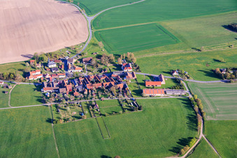 Vue du village avec l'église Saint-Martin, vue du nord-ouest. à Moxa dans le département Thuringe, Allemagne