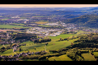 Vue de la ville depuis le sud-est avec OBECK Verpackungen GmbH et Martin Systems AG dans le parc industriel Sonneberg-Föritz à le quartier Malmerz in Sonneberg dans le département Thuringe, Allemagne
