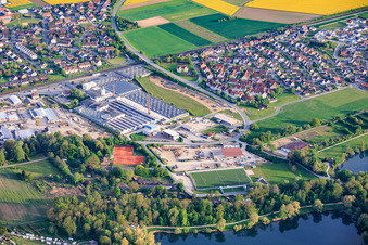 Centre sportif Bernd Potzel d'Oberau et parc industriel Staffelstein-West avec porcelaine Goebel à Bad Staffelstein dans le département Bavière, Allemagne