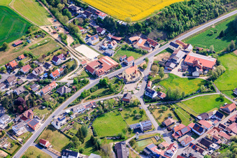 Centre du village avec l'église Saint-Martin à le quartier Münster in Eußenheim dans le département Bavière, Allemagne