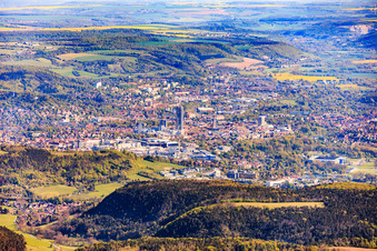 Vue de la ville depuis le sud-ouest à le quartier Jena-Süd in Jena dans le département Thuringe, Allemagne