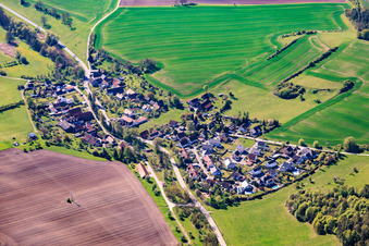 Vue du village depuis le nord-ouest à le quartier Schirnewitz in Altenberga dans le département Thuringe, Allemagne