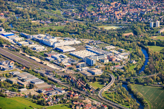 Parc industriel de la Göschwitzer Straße entre les voies ferrées et les rives de la Saale avec JENOPTIK Robot GmbH, JENOPTIK Automatisierungstechnik, Analytik Jena GmbH+Co. KG à le quartier Burgau in Jena dans le département Thuringe, Allemagne