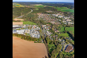 Zone industrielle de la Bürgeler Straße avec Rinn Beton- und Naturstein Stadtroda GmbH et Kontinent Spedition GmbH à le quartier Hainbücht in Stadtroda dans le département Thuringe, Allemagne