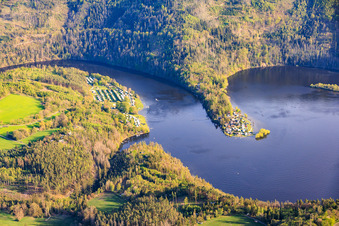 Le barrage de Hohenwarte I, au nord, avec le camping de Droschkau à Altenbeuthen dans le département Thuringe, Allemagne