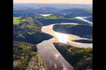 Paysage lacustre du réservoir de Hohenwarte vu de l'est, avec la Jägerspitze. à le quartier Reitzengeschwenda in Drognitz dans le département Thuringe, Allemagne