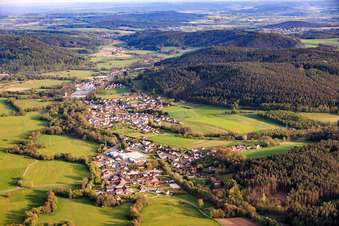 Du nord à le quartier Hassenberg in Sonnefeld dans le département Bavière, Allemagne
