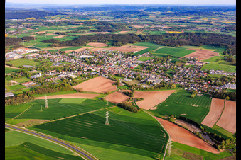Vue de la ville depuis le nord à Weidhausen bei Coburg dans le département Bavière, Allemagne