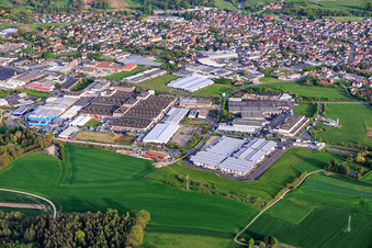 Parc industriel Nord depuis le nord-ouest avec SMIA Technology Germany GmbH, Metob Beschichtungen GmbH et Koinor Polstermöbel GmbH & Co. KG à Michelau in Oberfranken dans le département Bavière, Allemagne
