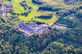 Abbaye de Banz avec la salle impériale, l'église abbatiale Saint-Denys-et-Saint-Pierre, la sculpture et le mémorial de Valentin Rathgeber et la Fondation Hanns Seidel - Abbaye de Banz à le quartier Unnersdorf in Bad Staffelstein dans le département Bavière, Allemagne